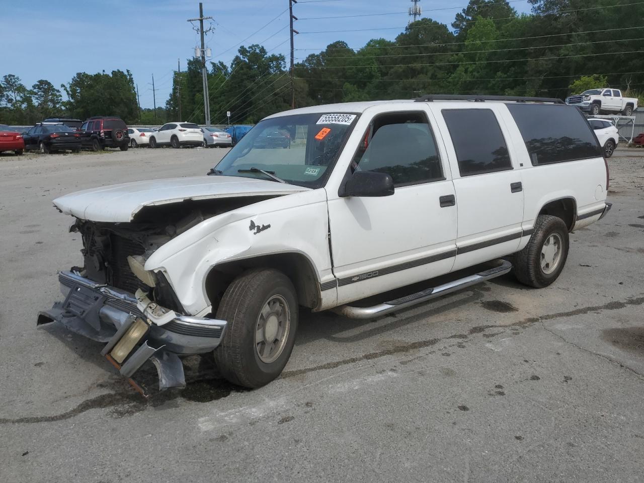 1997 Chevrolet Suburban, VIN 3GNEC16R5VG134635 — Front end