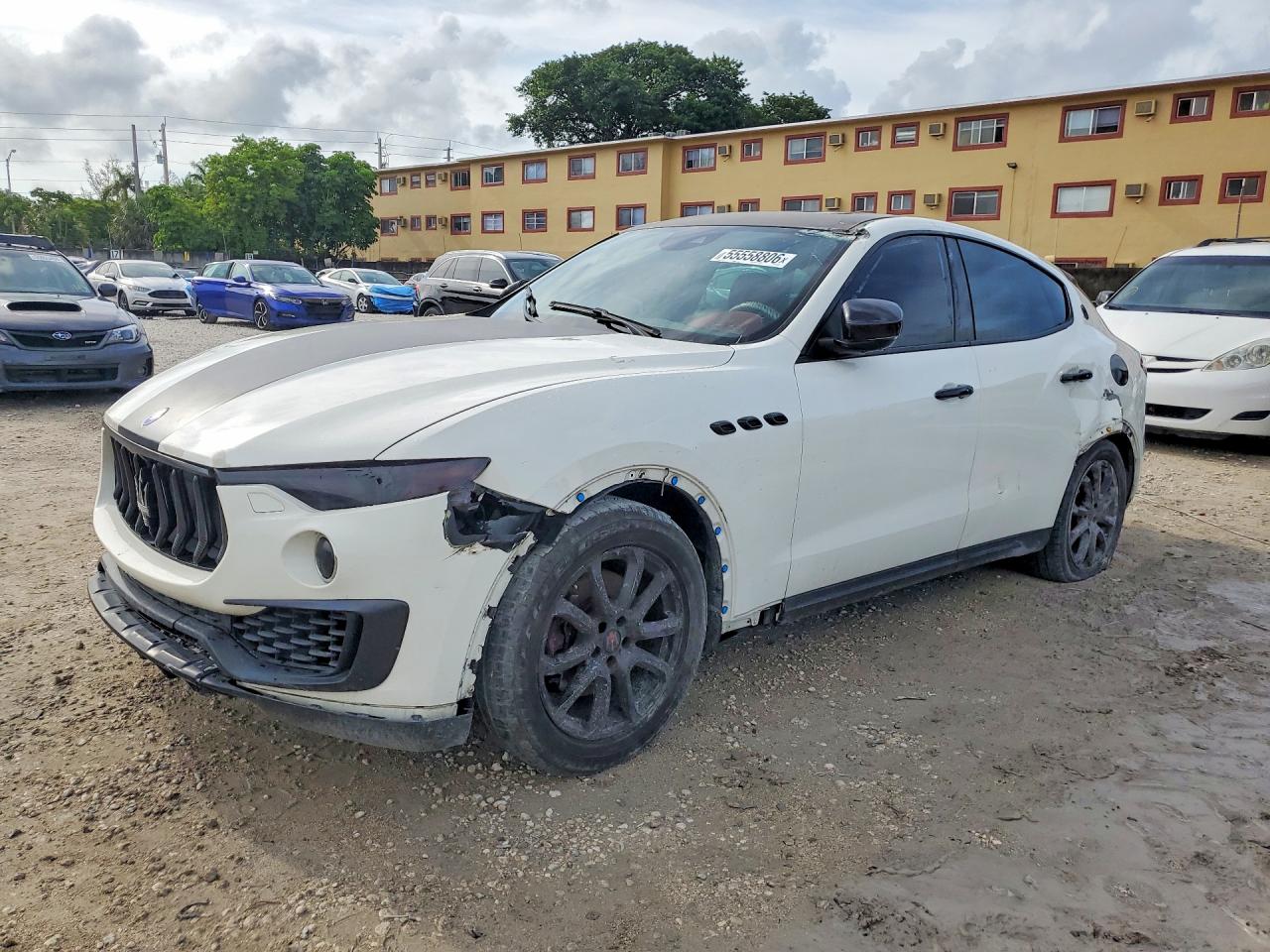 2017 Maserati Levante, VIN ZN661XUA3HX257870 — Side