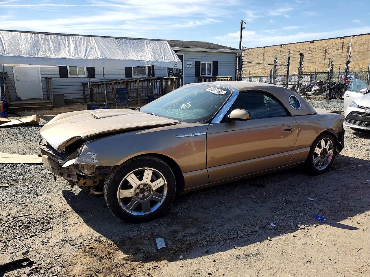 2005 Ford Thunderbird Deluxe, VIN 1FAHP60A05Y103198 — Перед