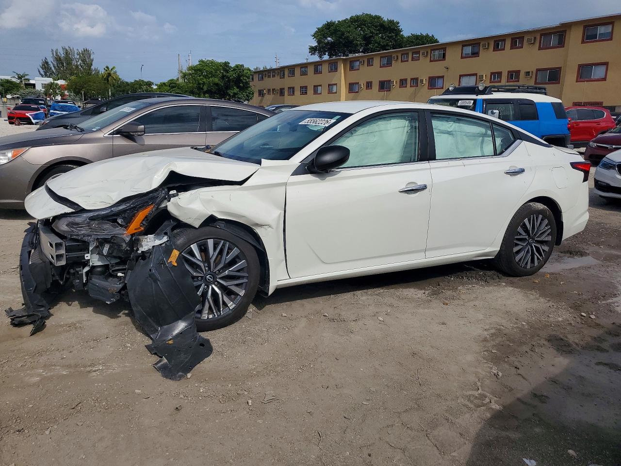 2024 Nissan Altima SV, VIN 1N4BL4DV0RN327937 — Front end