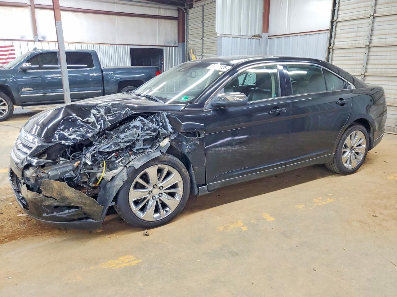 2010 Ford Taurus Limited, VIN 1FAHP2FW8AG137031 — Front end