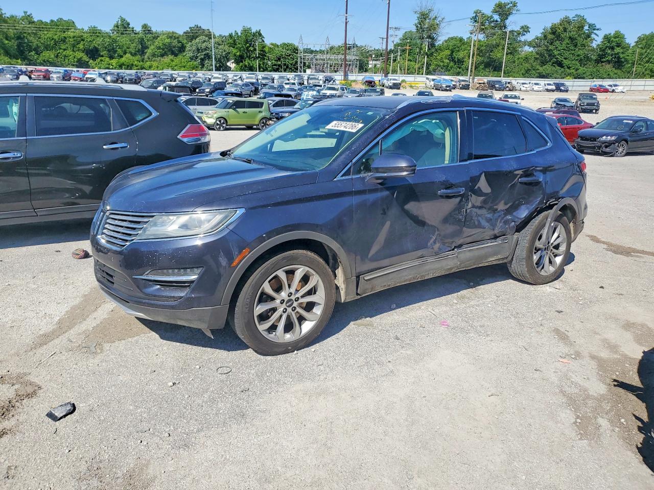 2015 Lincoln MKC, VIN 5LMCJ2A95FUJ17862 — Side
