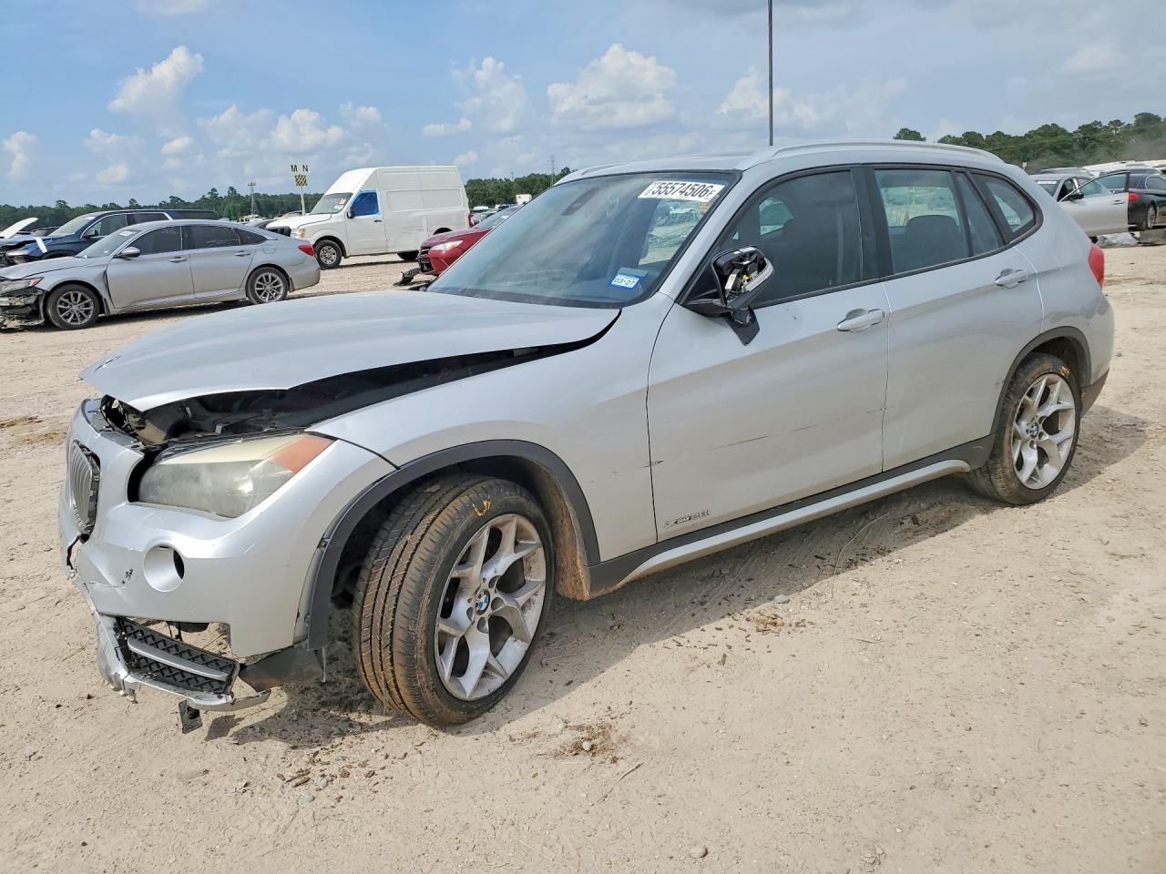 2015 BMW X1 xDrive28i, VIN WBAVL1C50FVY28150 — Front end