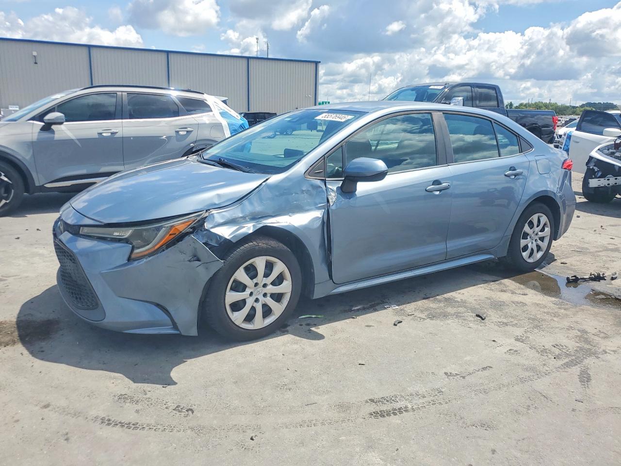 2020 Toyota Corolla LE, VIN 5YFEPRAE6LP042666 — Front end