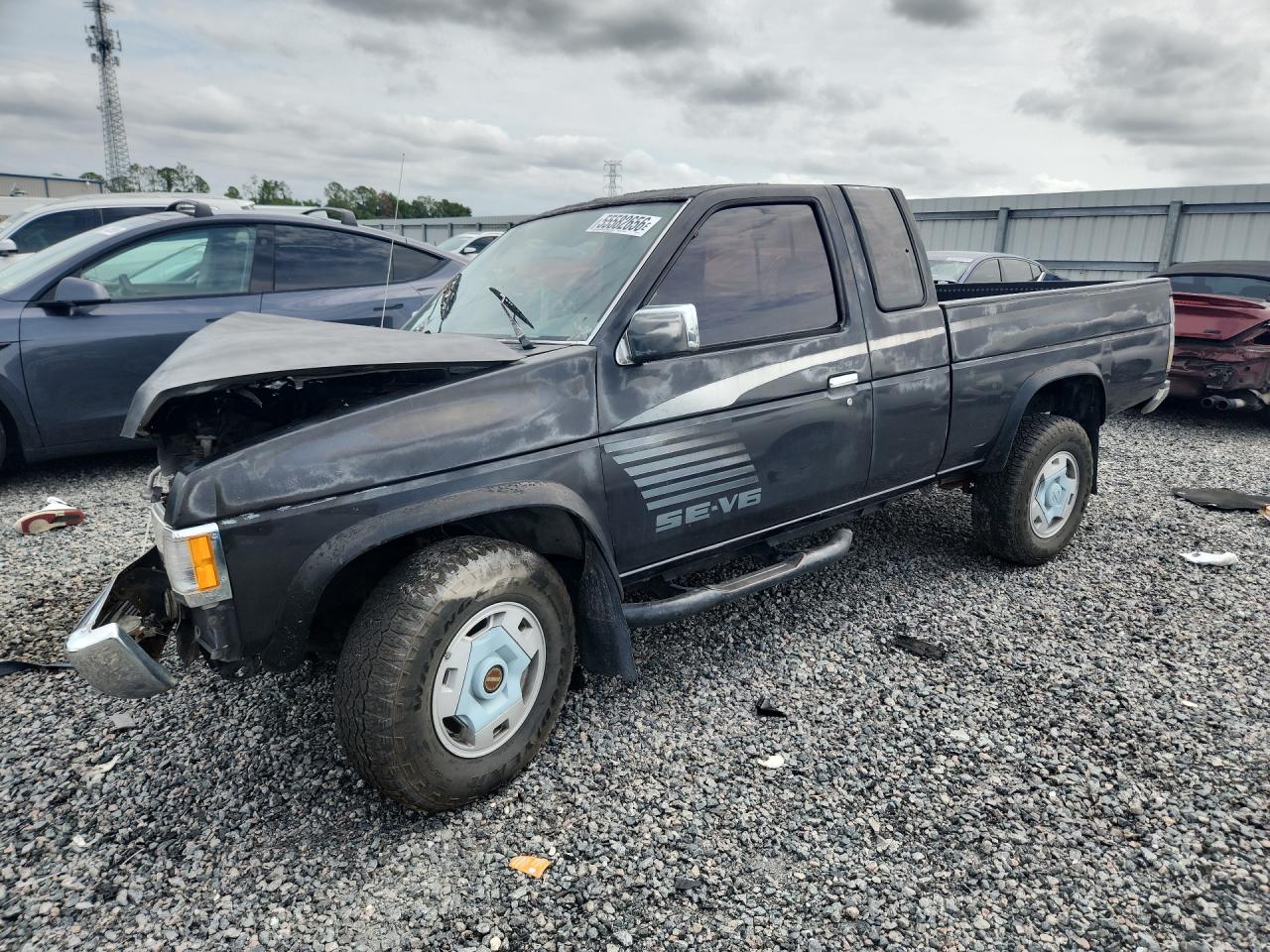 1994 Nissan Frontier SE, VIN 1N6HD16Y1RC357416 — Front end