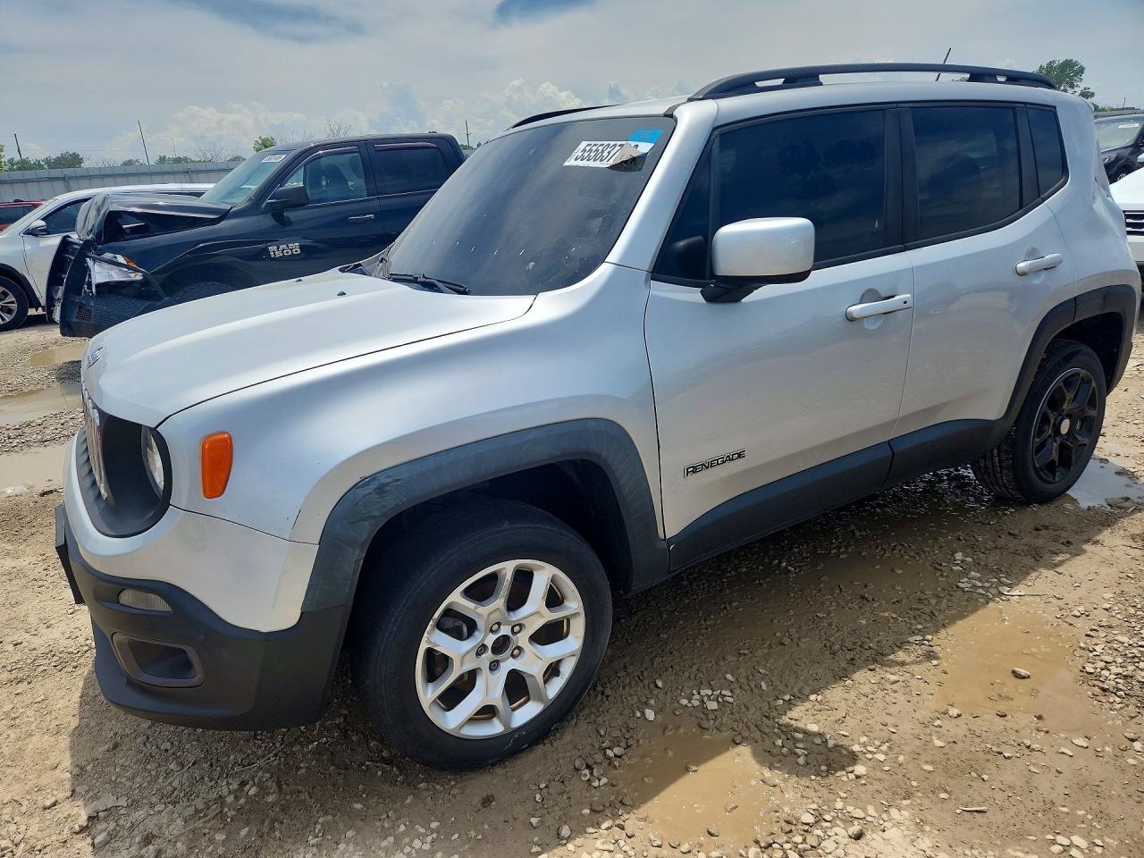 2016 Jeep Renegade Latitude, VIN ZACCJBBT4GPE33712 — Rear end