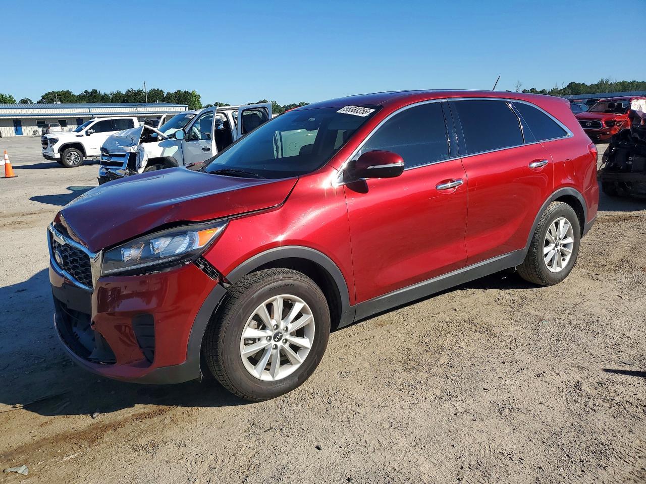 2019 Kia Sorento LX, VIN 5XYPG4A37KG558385 — Front end