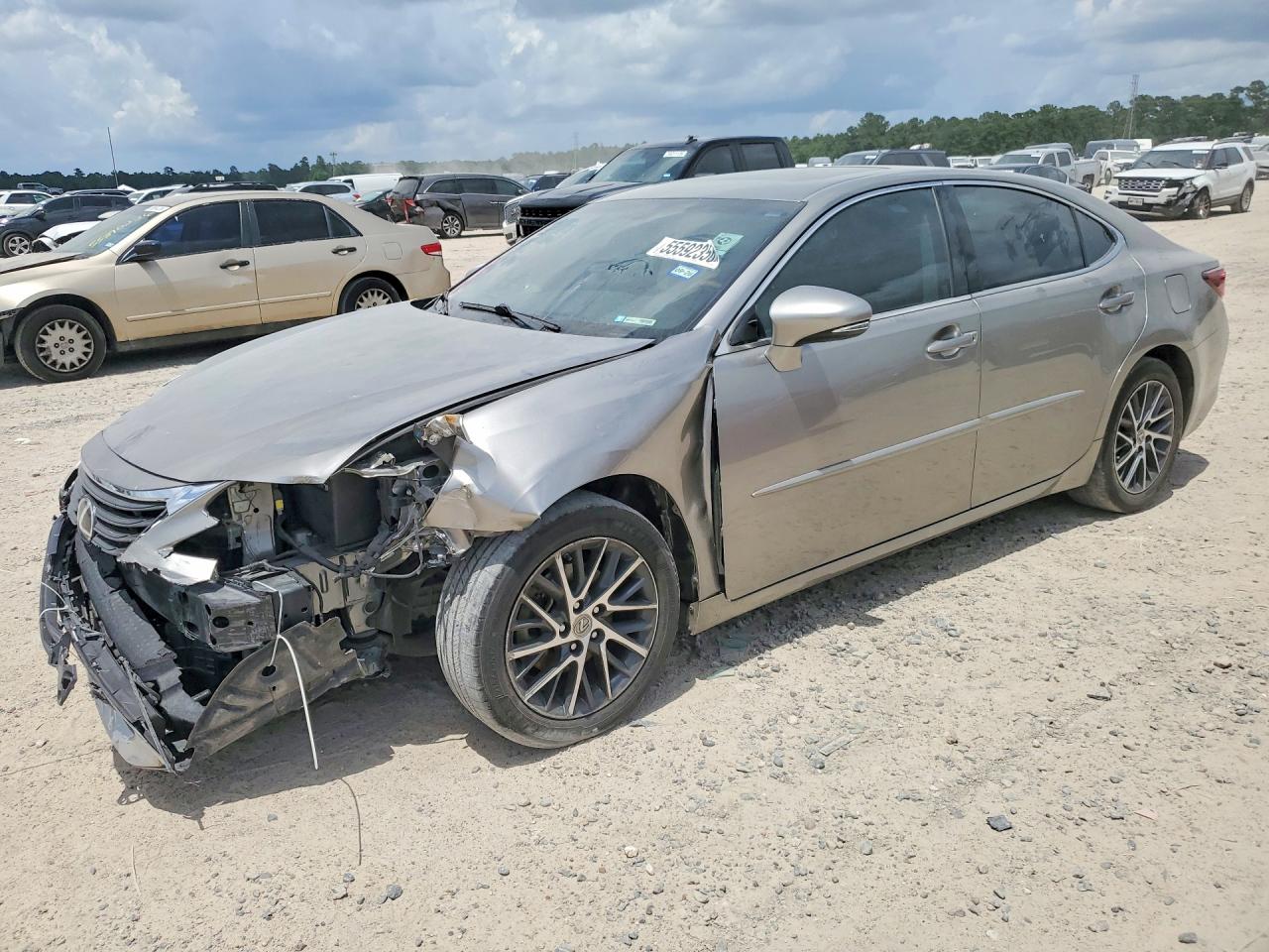 2016 Lexus ES 330, VIN 58ABK1GG6GU007909 — Перед