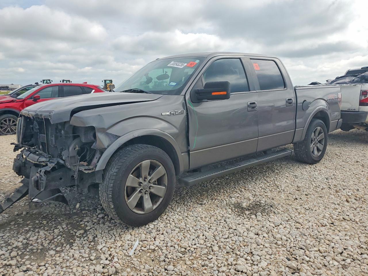 2013 Ford F-150 XLT, VIN 1FTFW1CF6DKG47334 — Перед