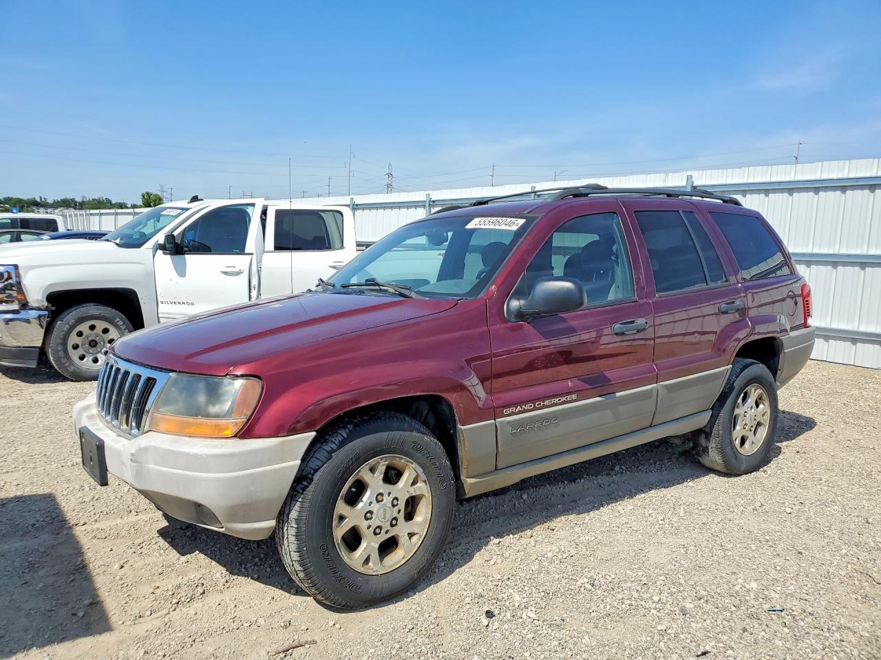 2000 Jeep Grand Cherokee Laredo, VIN 1J4GW48S2YC308821 — Minor dents and scratches