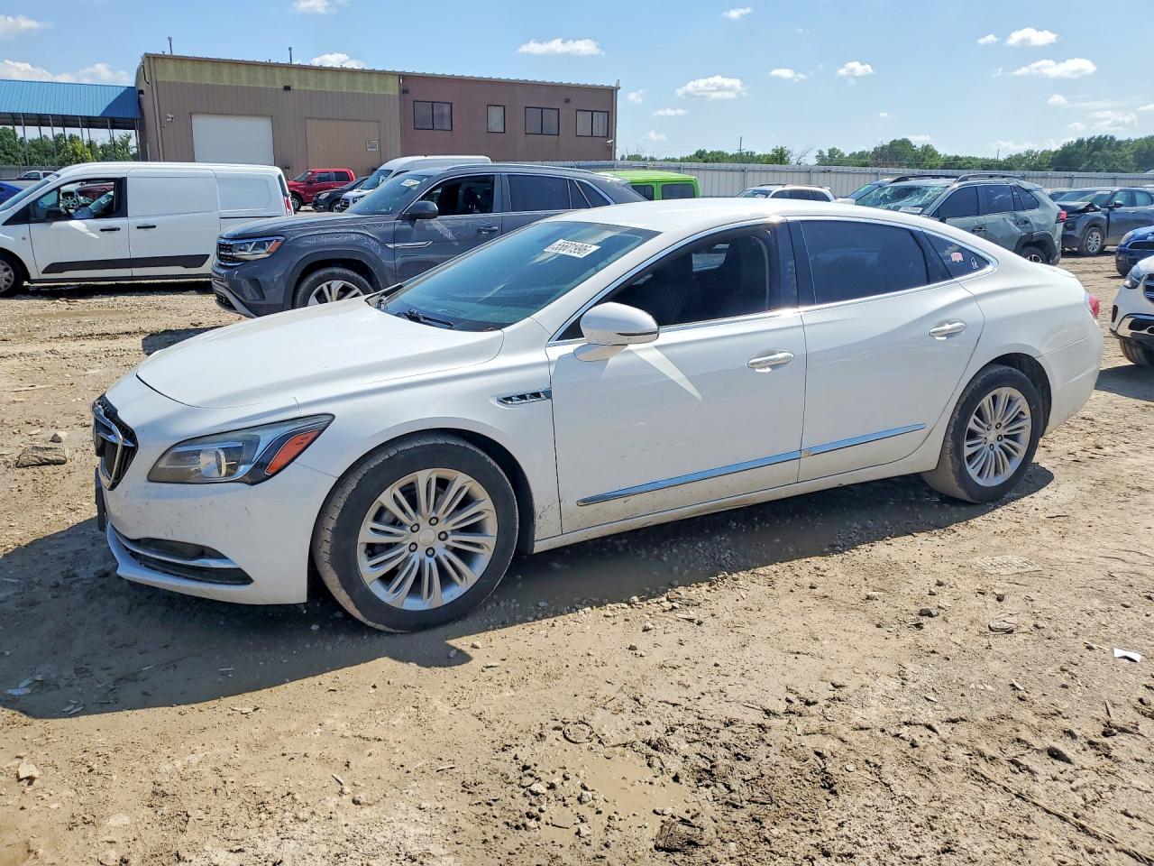 2018 Buick LaCrosse Essence, VIN 1G4ZP5SZ8JU127385 — Front end