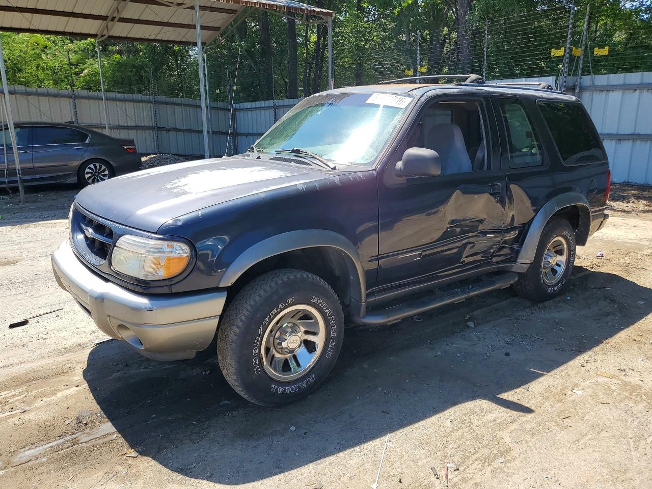 2000 Ford Explorer Sport, VIN 1FMYU60EXYUA98640 — Side