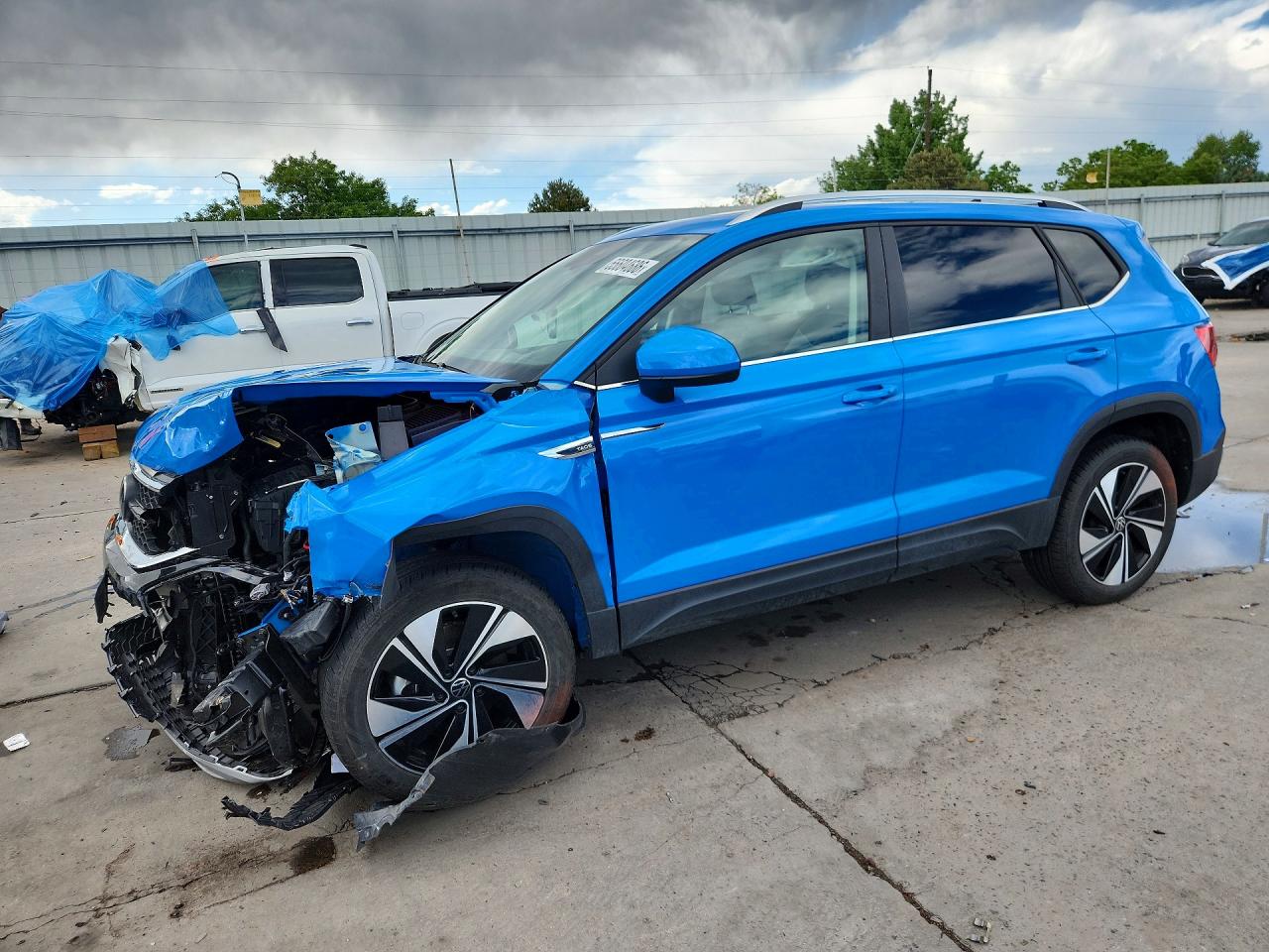 2024 Volkswagen Taos SE, VIN 3VVVX7B2XRM047007 — Front end