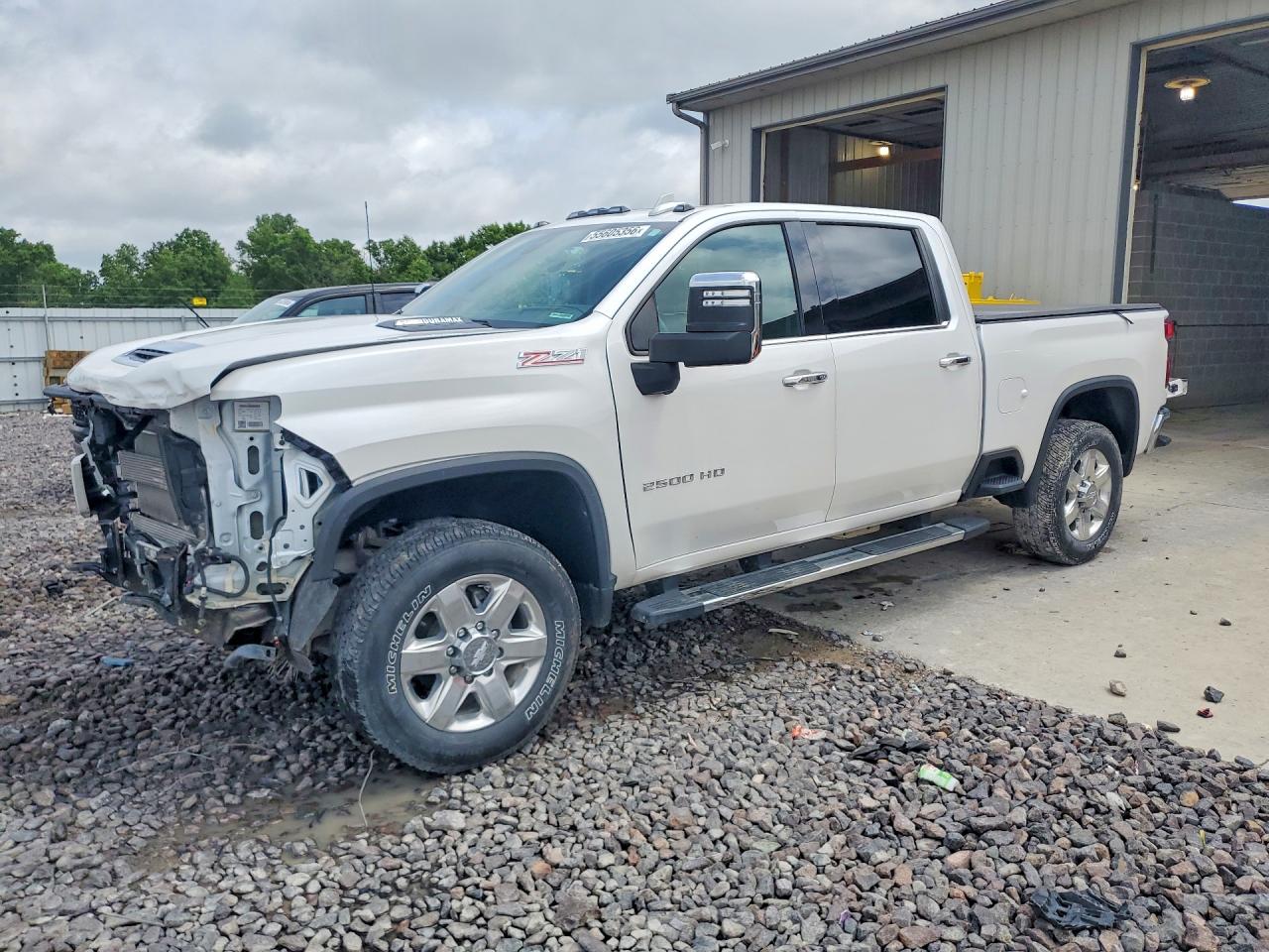 2020 Chevrolet Silverado 2500HD LTZ, VIN 1GC4YPEY8LF137044 — Перед