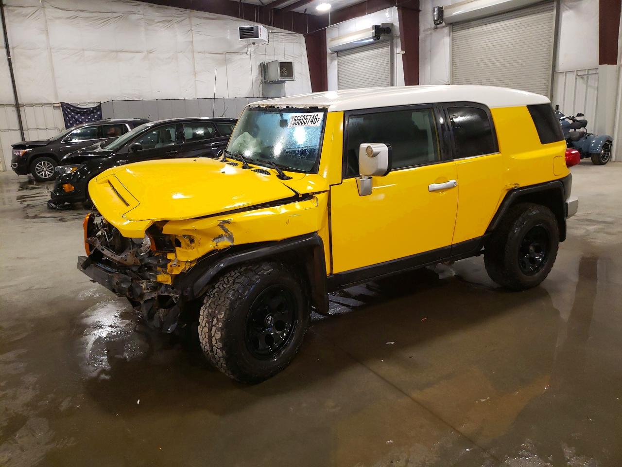 2007 Toyota FJ Cruiser, VIN JTEBU11F270033206 — Front end