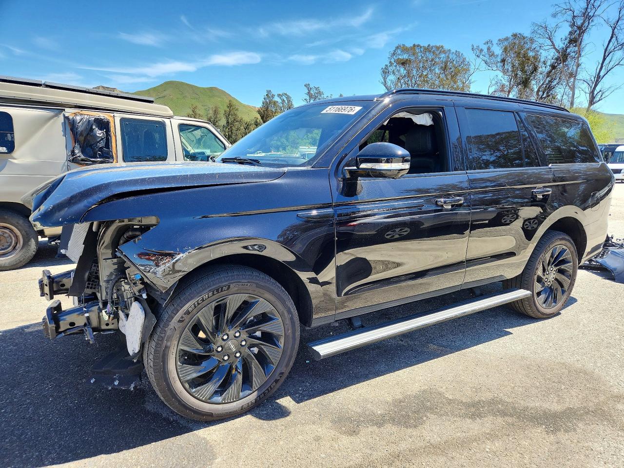 2025 Lincoln Navigator Reserve, VIN 5LMJJ2LG1SEL03745 — Front end