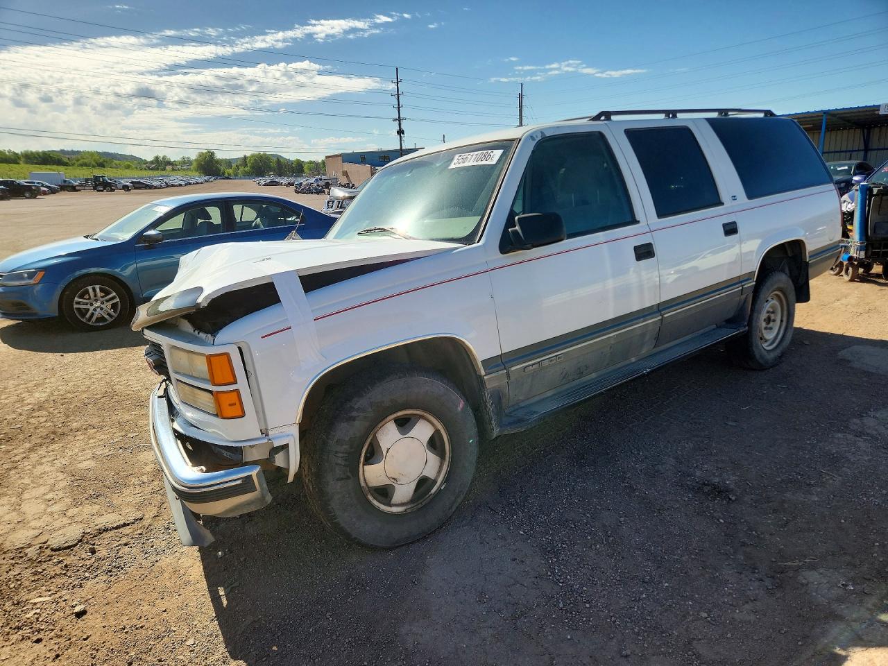 1999 GMC Suburban, VIN 1GKFK16R8XJ802255 — Front end