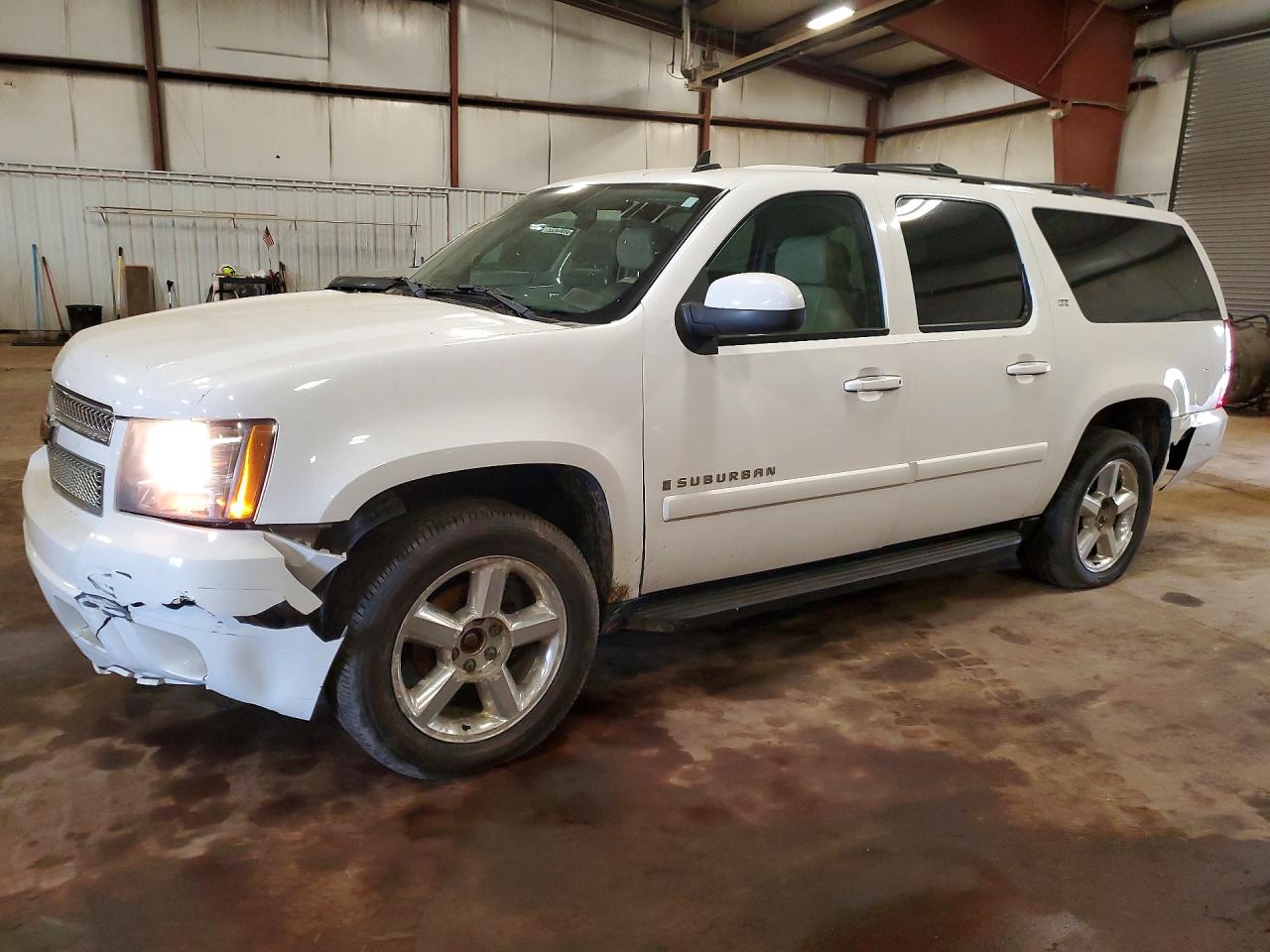 2007 Chevrolet Suburban LT, VIN 1GNFK16317R270685 — Front end