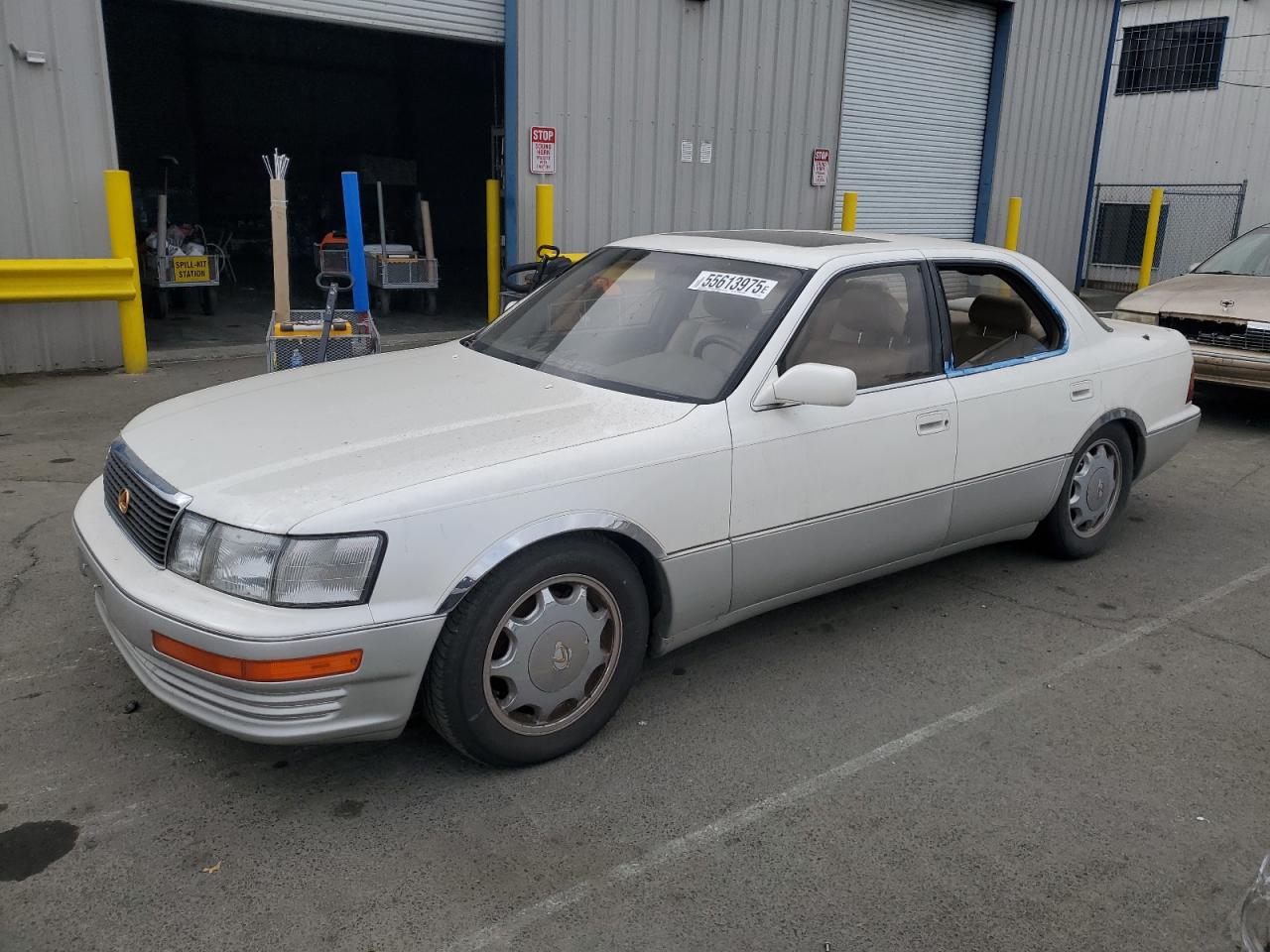 1993 Lexus LS 400, VIN JT8UF11E5P0150873 — Бок
