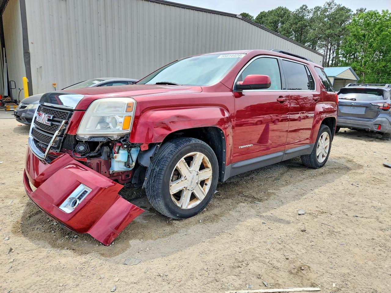 2011 GMC Terrain SLE-2, VIN 2CTFLTE56B6356068 — Front end