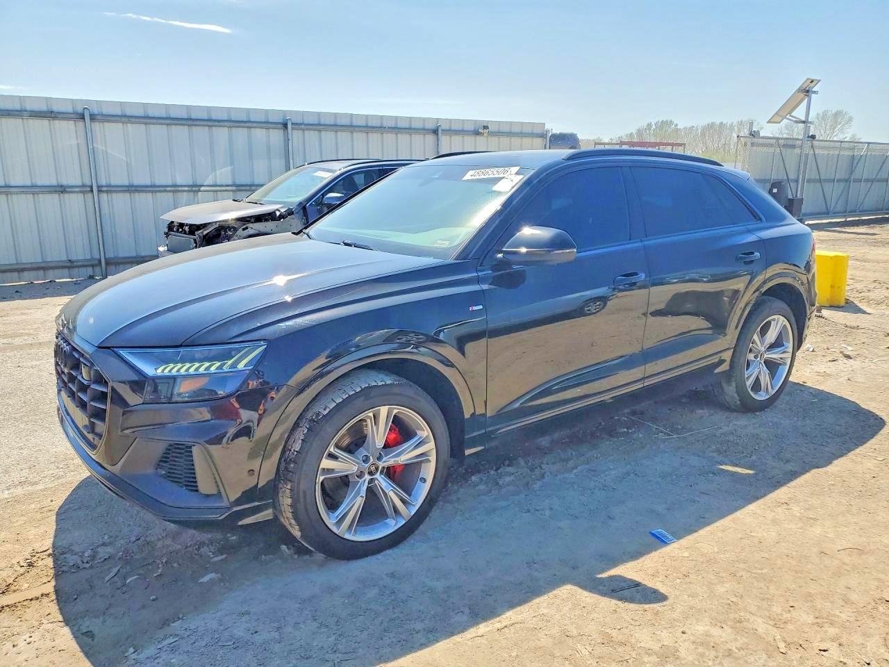 2022 Audi Q8 Premium Plus, VIN WA1EVBF12ND021879 — Мелкие вмятины и царапины