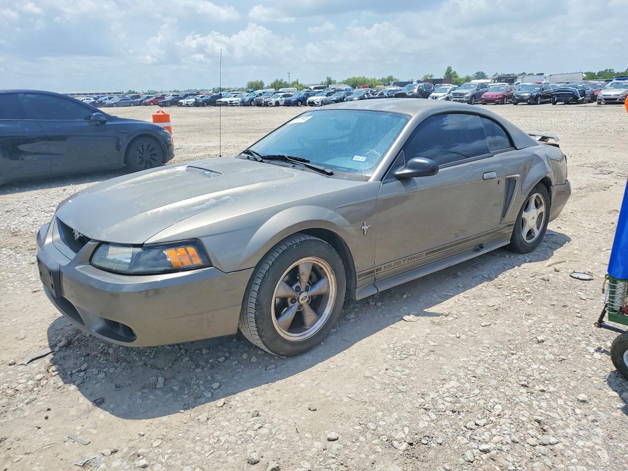 2001 Ford Mustang Standard, VIN 1FAFP40491F240412 — Rear end