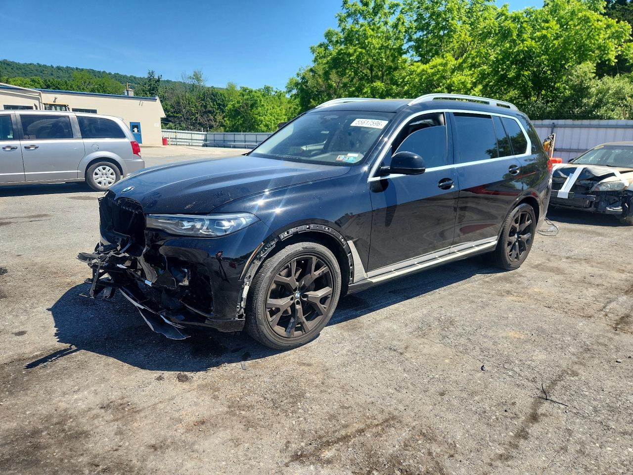 2022 BMW X7 xDrive40i, VIN 5UXCW2C04N9J48995 — Перед