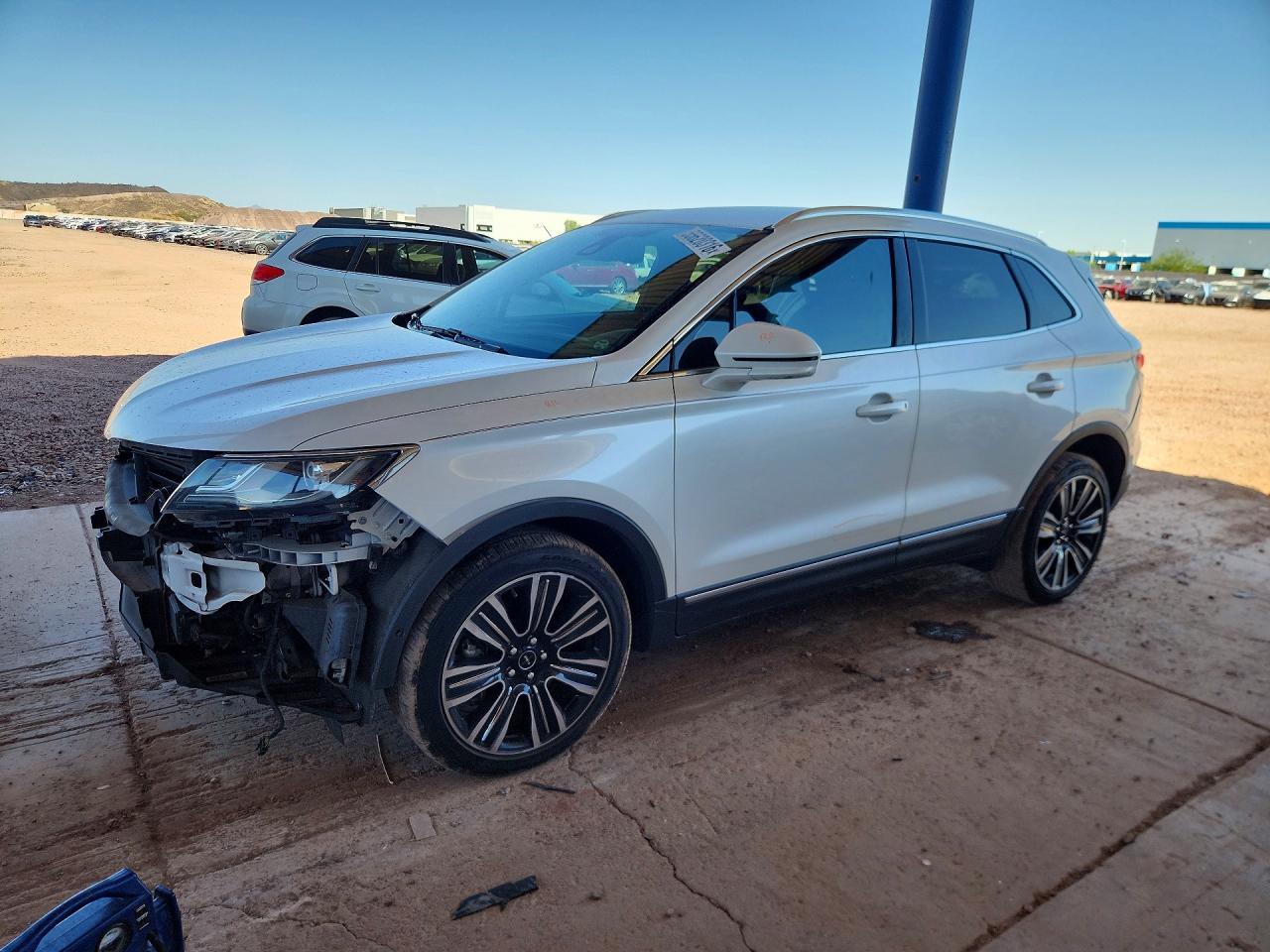 2017 Lincoln MKC Black Label, VIN 5LMCJ4D99HUL21493 — Front end
