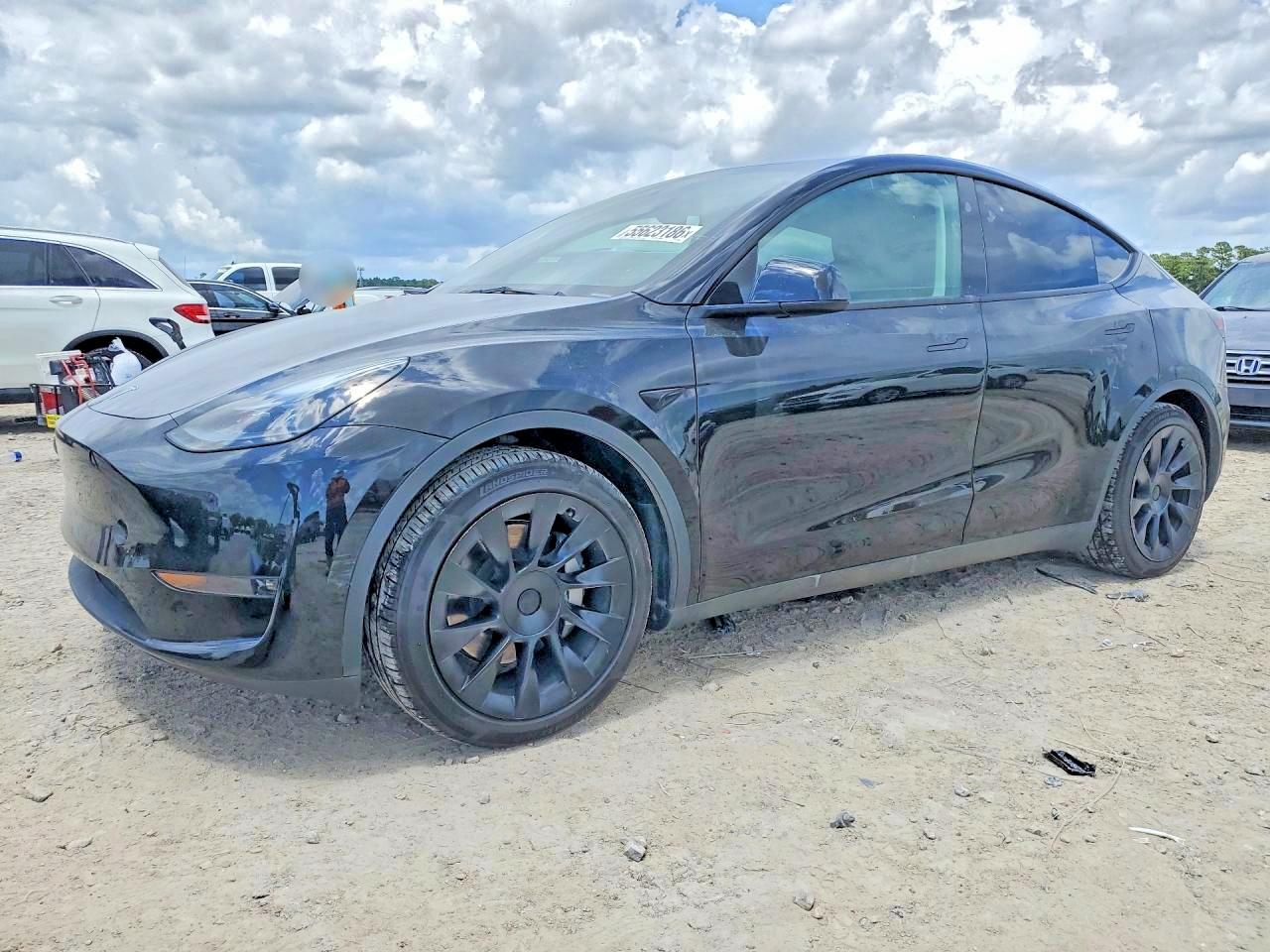 2023 Tesla Model Y Long Range, VIN 7SAYGAEE4PF899646 — Side