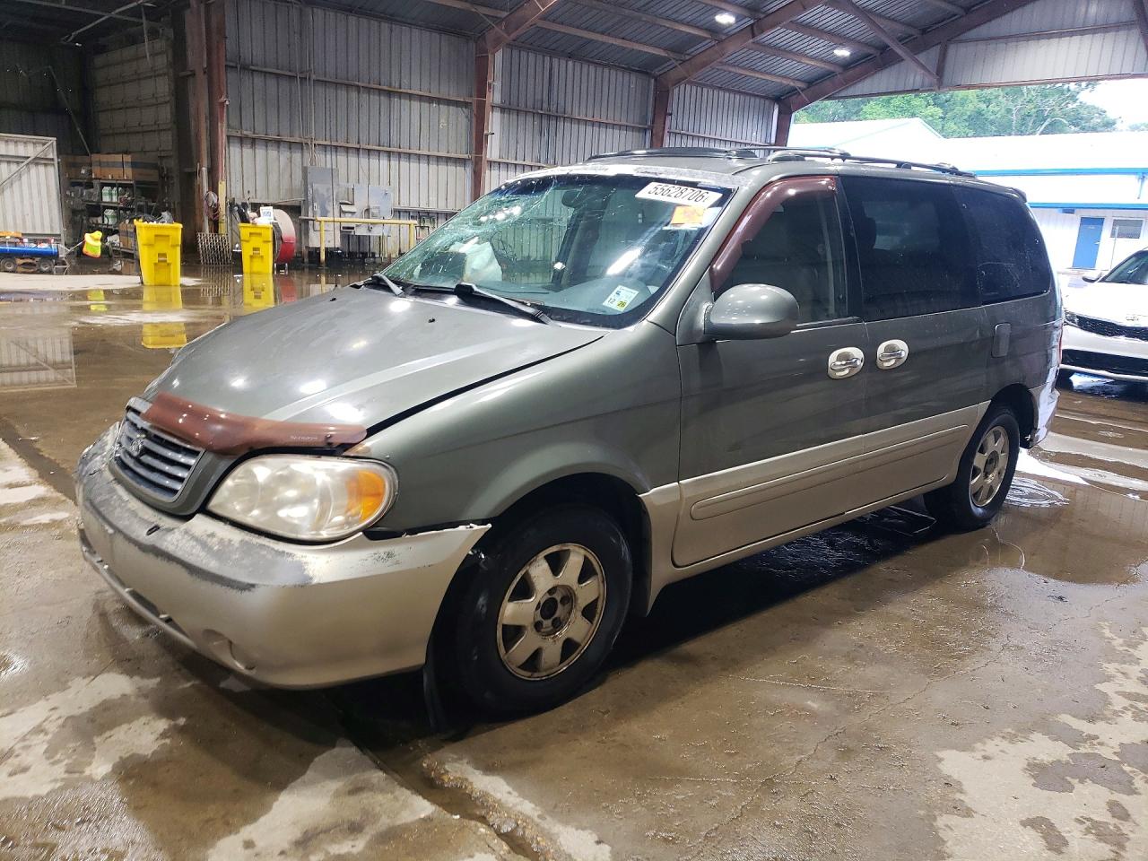 2003 Kia Sedona LX, VIN KNDUP131636490338 — Front end