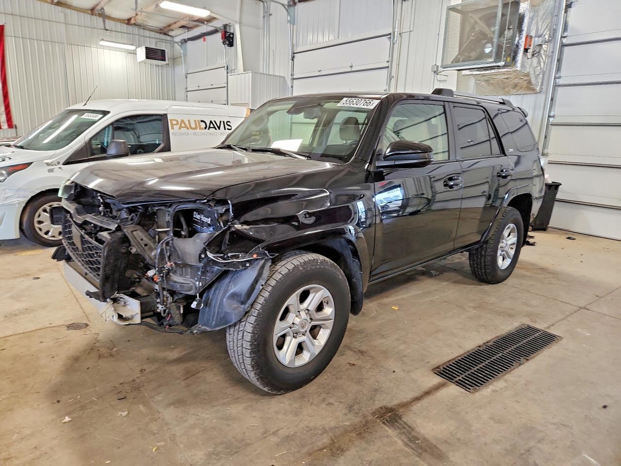 2021 Toyota 4Runner SR5, VIN JTEMU5JRXM5952783 — Front end
