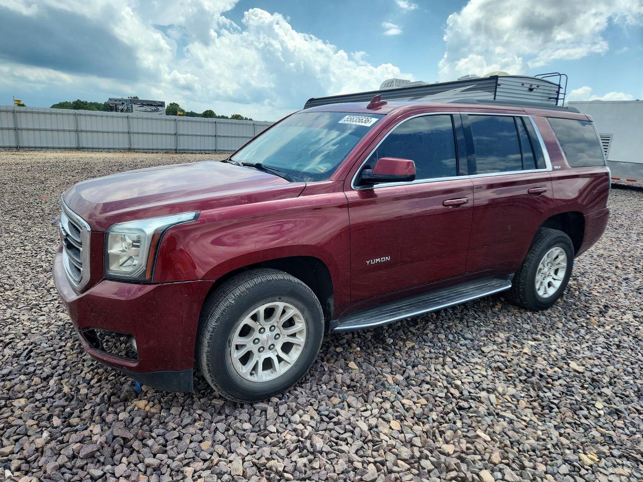2017 GMC Yukon SLT, VIN 1GKS2BKC2HR179014 — Front end