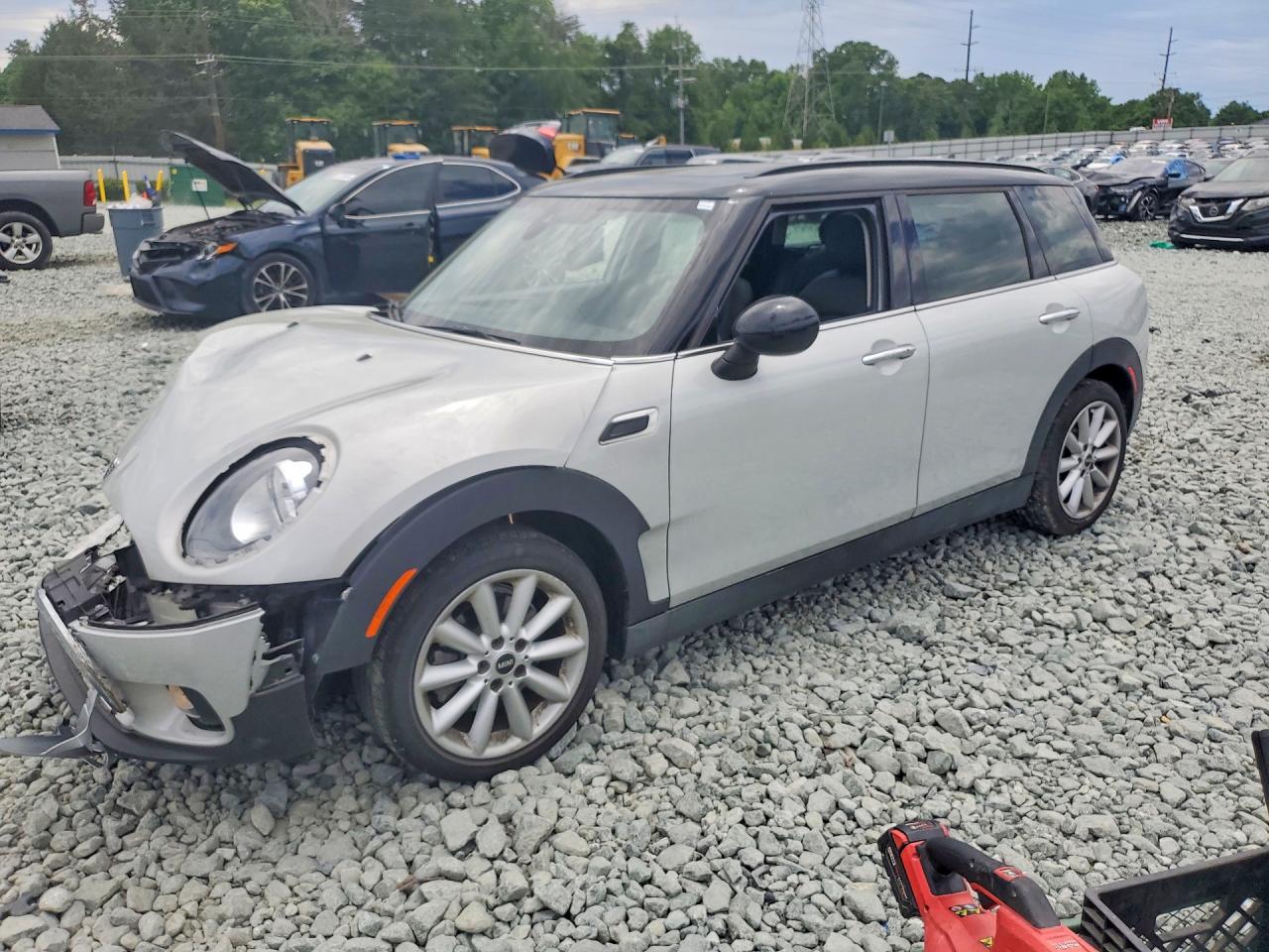 2019 MINI Clubman Cooper, VIN WMWLN5C57K2G82384 — Перед