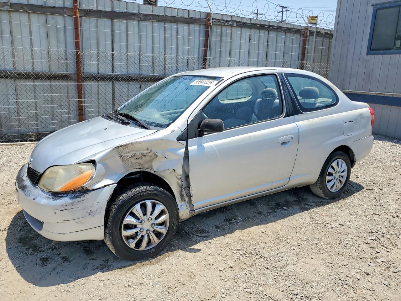 2001 Toyota ECHO, VIN JTDAT123210180821 — Перед