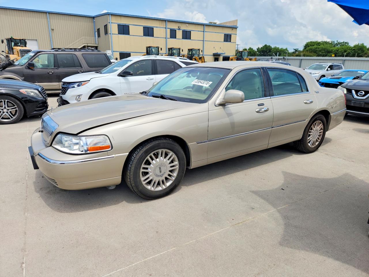 2011 Lincoln Town Car Signature Limited, VIN 2LNBL8CV3BX763832 — Minor dents and scratches