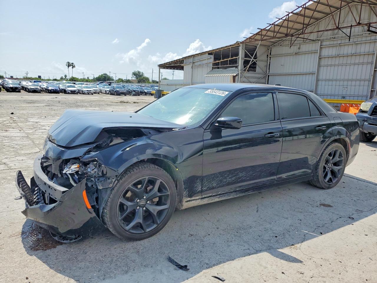 2021 Chrysler 300 Touring, VIN 2C3CCAAGXMH617286 — Перед