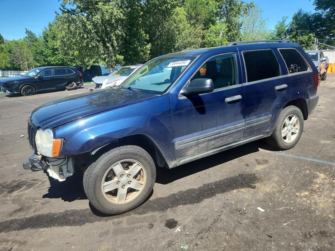 2005 Jeep Grand Cherokee Laredo, VIN 1J4GR48K45C711248 — Front end