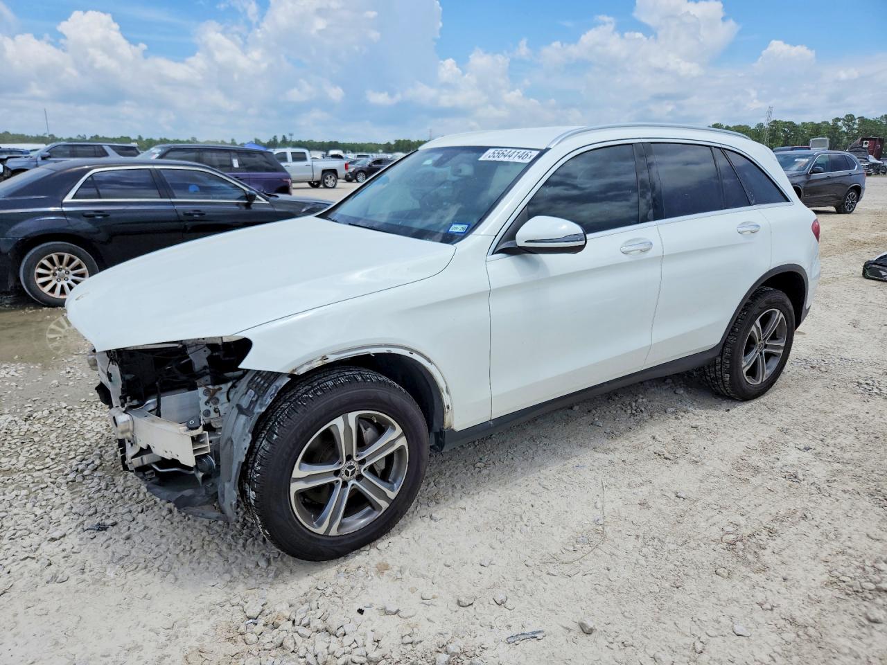 2019 Mercedes-Benz GLC 300, VIN WDC0G4JBXK1005541 — Front end