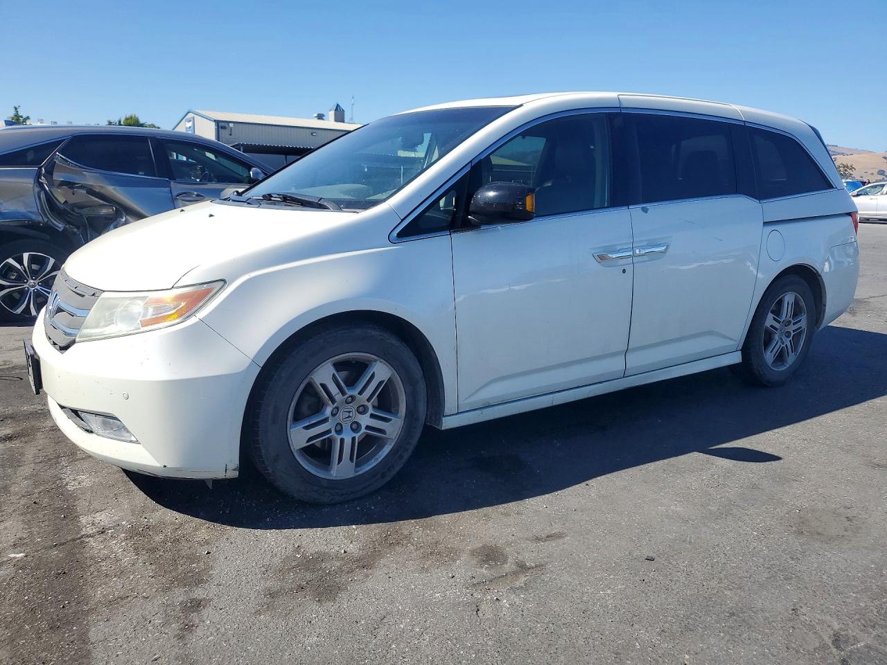 2013 Honda Odyssey Touring, VIN 5FNRL5H92DB091178 — Engine fire
