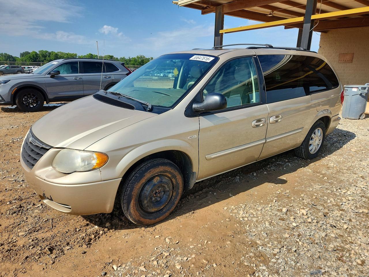 2006 Chrysler Town & Country Touring, VIN 2A4GP54L26R702342 — Front end