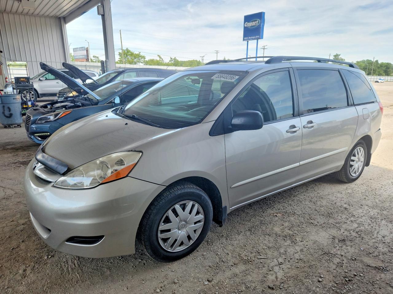 2007 Toyota Sienna LE, VIN 5TDZK23CX7S050253 — Rear end
