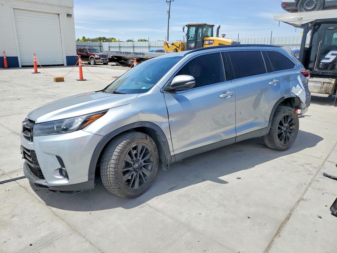 2019 Toyota Highlander SE, VIN 5TDJZRFH1KS609996 — Side