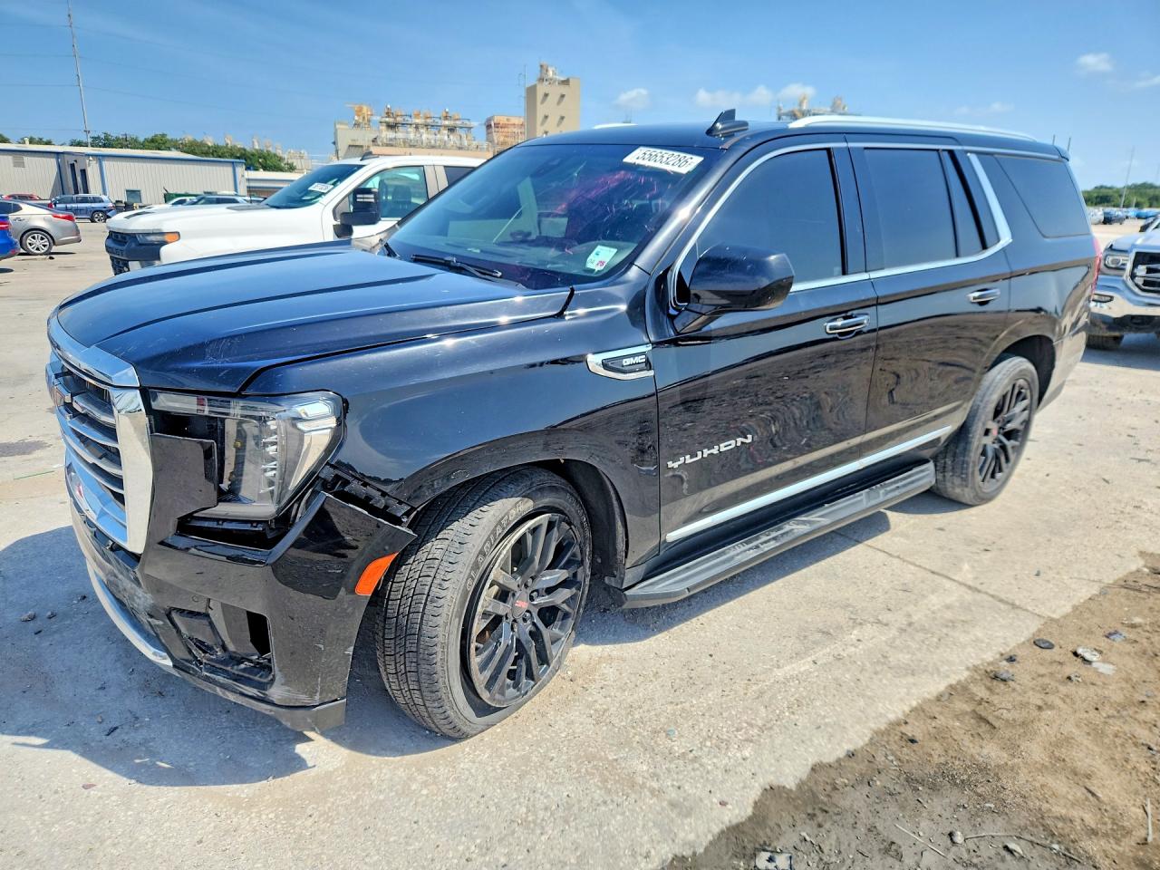2021 GMC Yukon SLT, VIN 1GKS1BKD5MR187159 — Front end