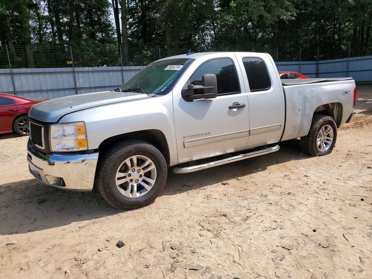 2013 Chevrolet Silverado 1500 LT, VIN 1GCRKSE72DZ107233 — Front end