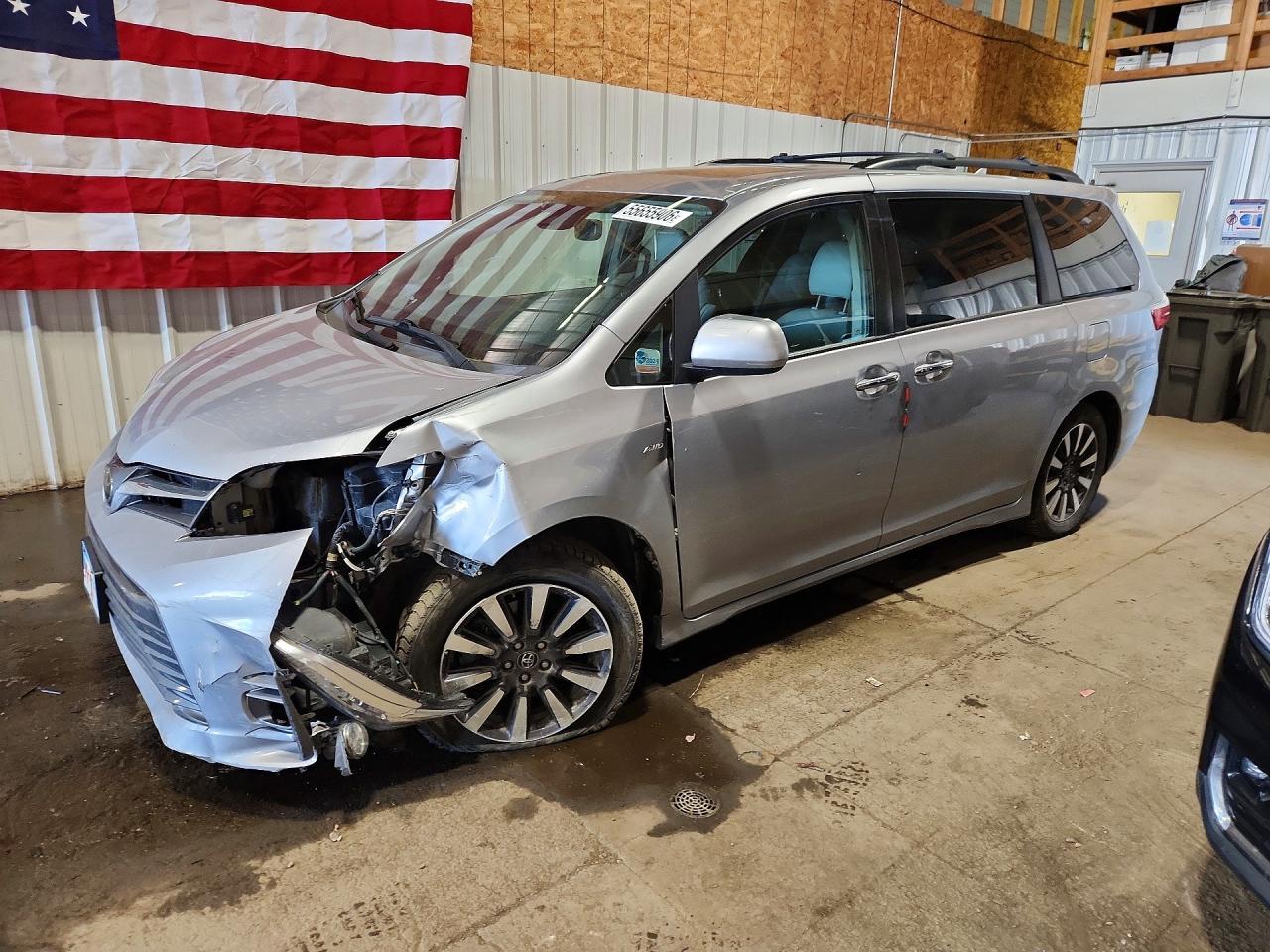2018 Toyota Sienna XLE, VIN 5TDDZ3DC2JS201880 — Front end