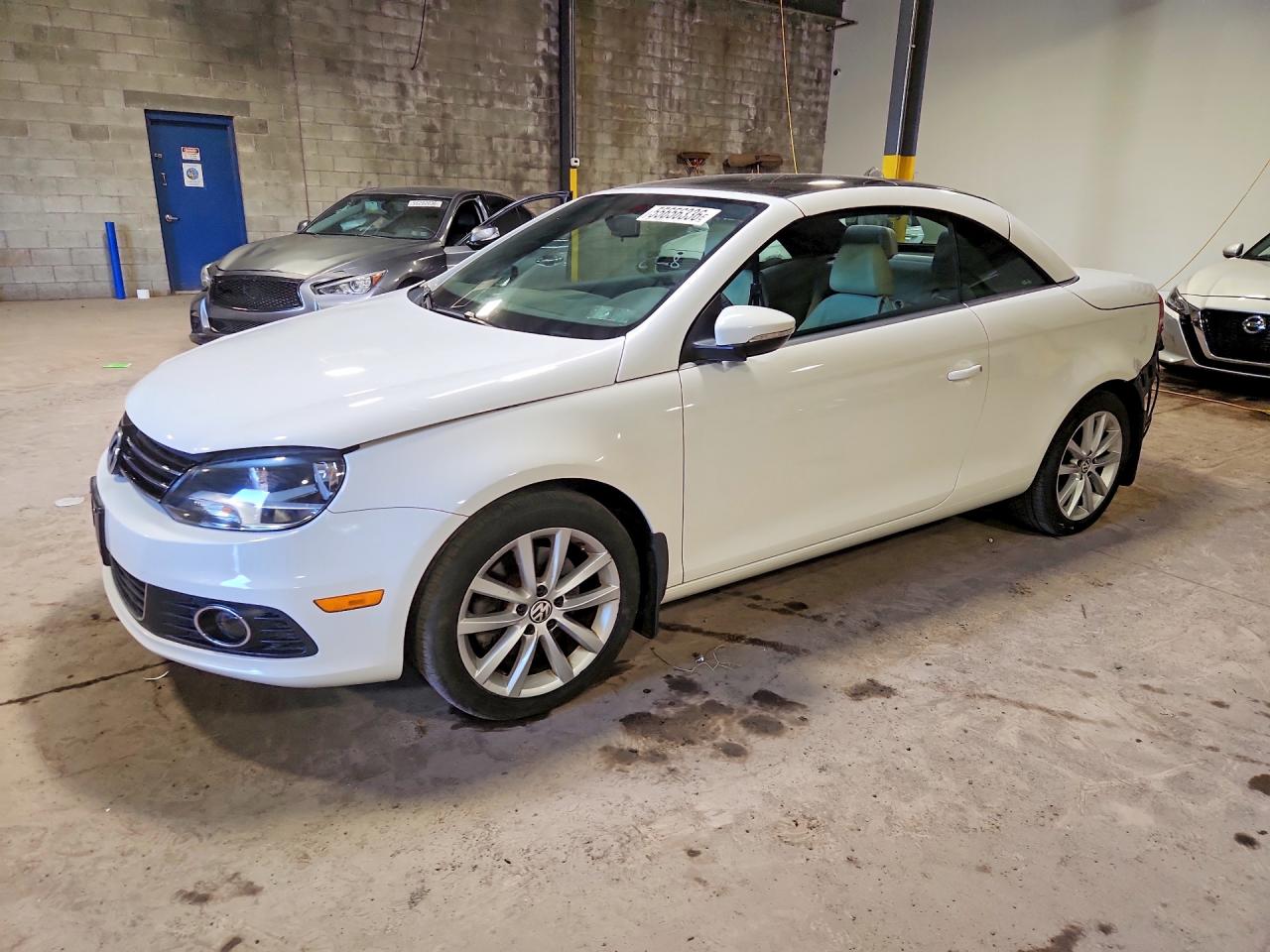 2014 Volkswagen Eos Komfort, VIN WVWBW8AHXEV001080 — Rear end