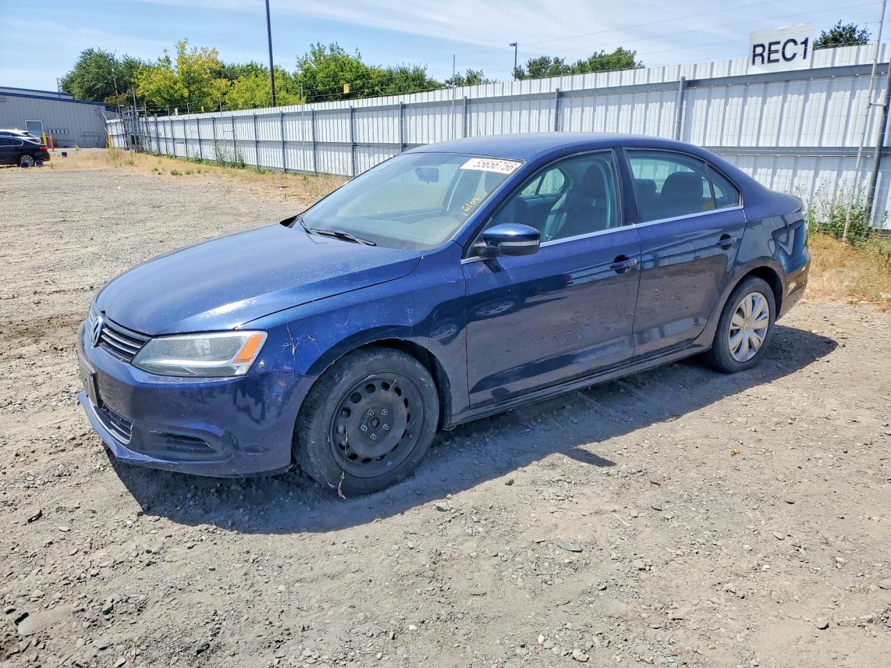 2013 Volkswagen Jetta SE, VIN 3VWDP7AJ9DM408347 — Rear end