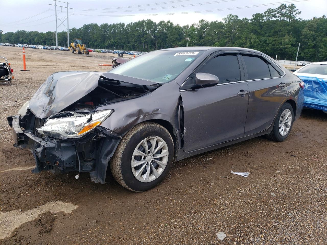 2016 Toyota Camry LE, VIN 4T4BF1FK9GR526475 — Front end