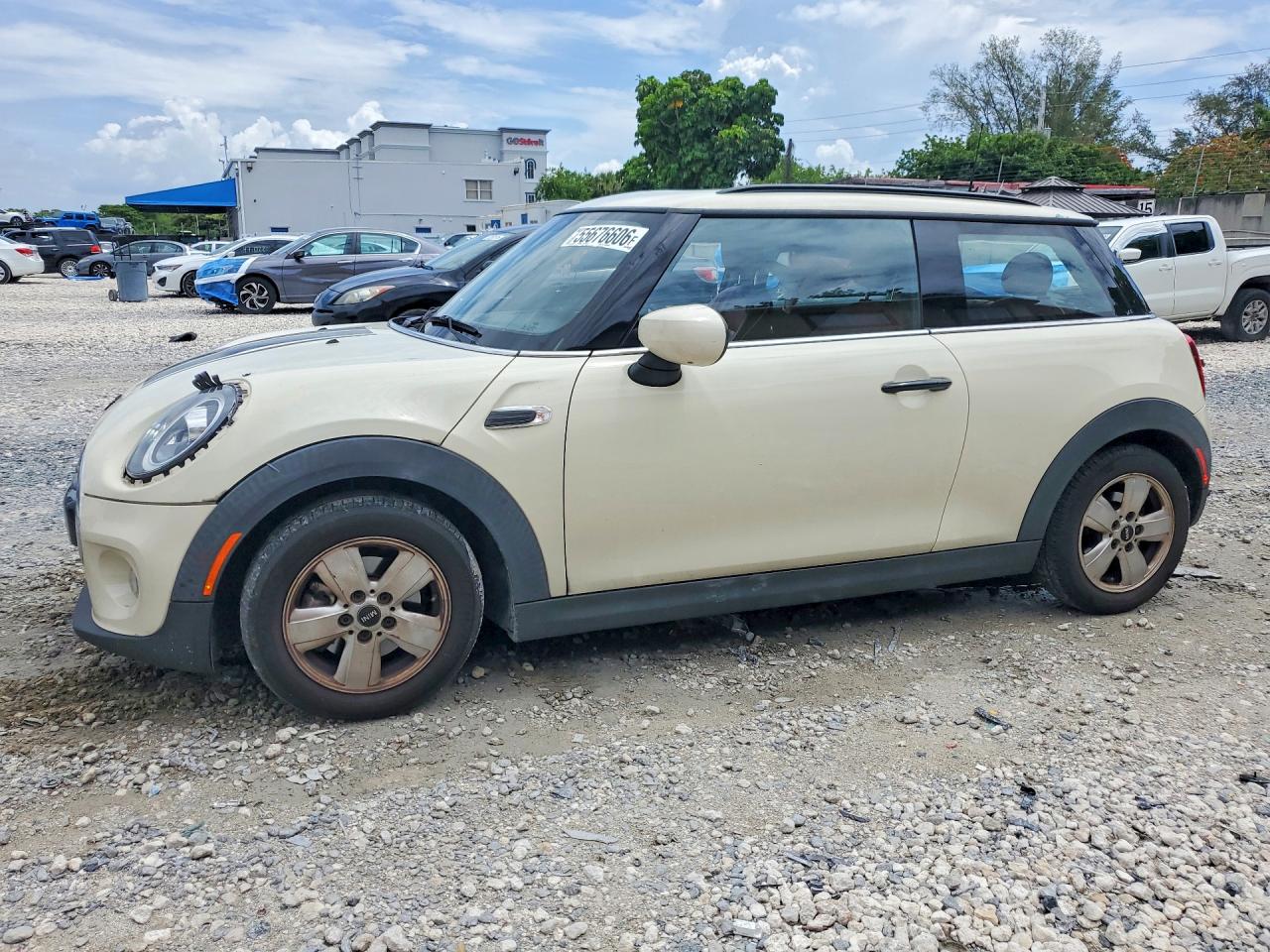 2021 MINI Hardtop Cooper, VIN WMWXR3C09M2P10653 — Side
