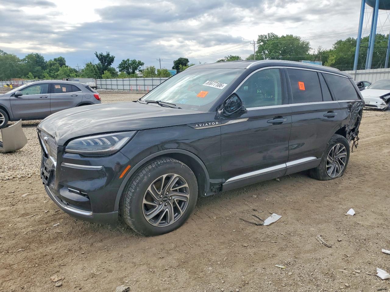 2022 Lincoln Aviator Livery, VIN 5LM5J0XCXNGL19402 — Front end